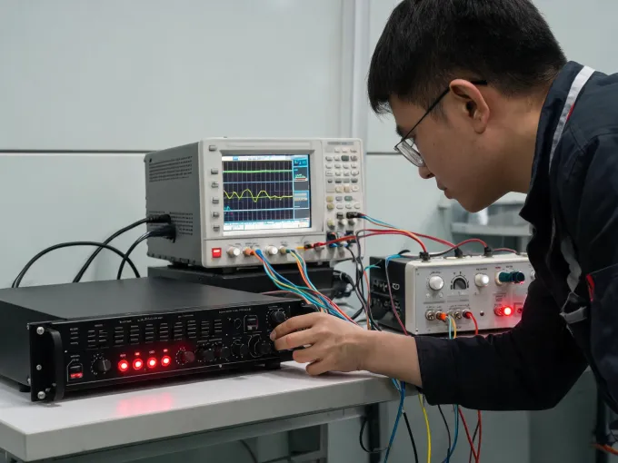 Electronics and amplifier test bench