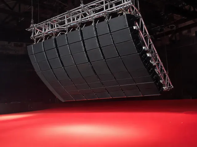 Flown line array modules